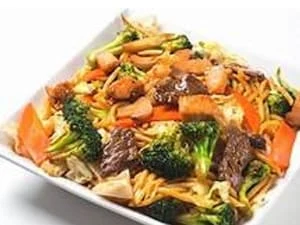 1 yakissoba grande de frango + 6 harumaki de queijo