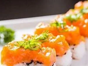 Batera de salmão + 15 unidades de hot holl
